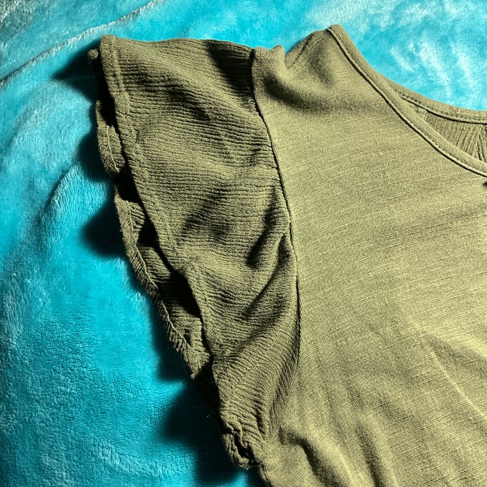 Woman’s. Top - Picture 3 of 6